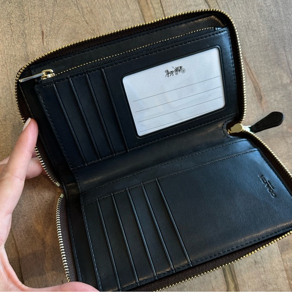 NWT Coach Signature Zip Around Wallet - Picture 4 of 6